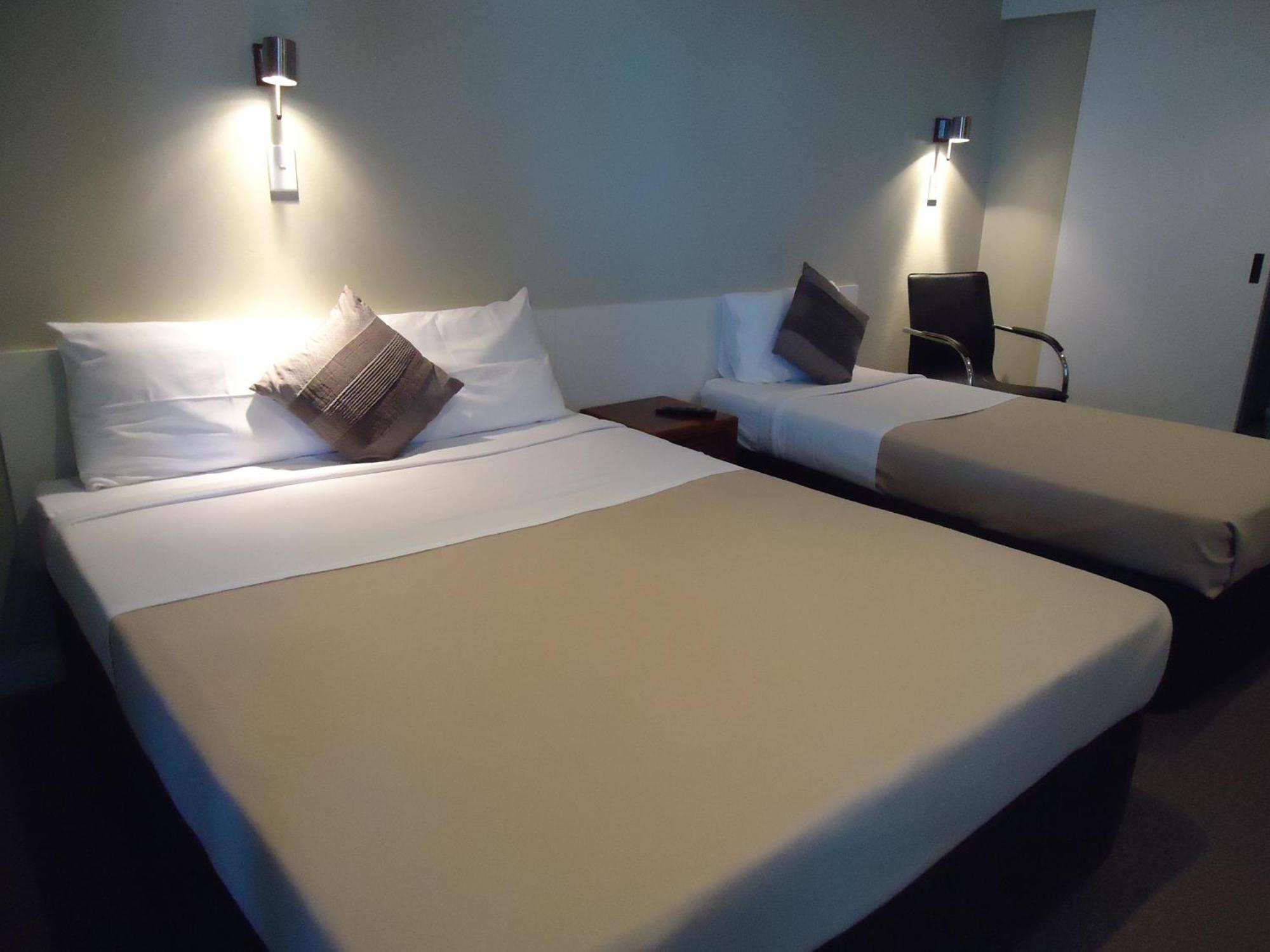 Moondarra Motel Innisfail Bagian luar foto