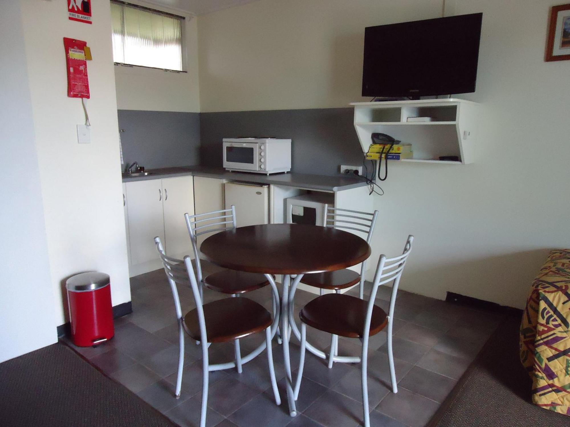 Moondarra Motel Innisfail Bagian luar foto