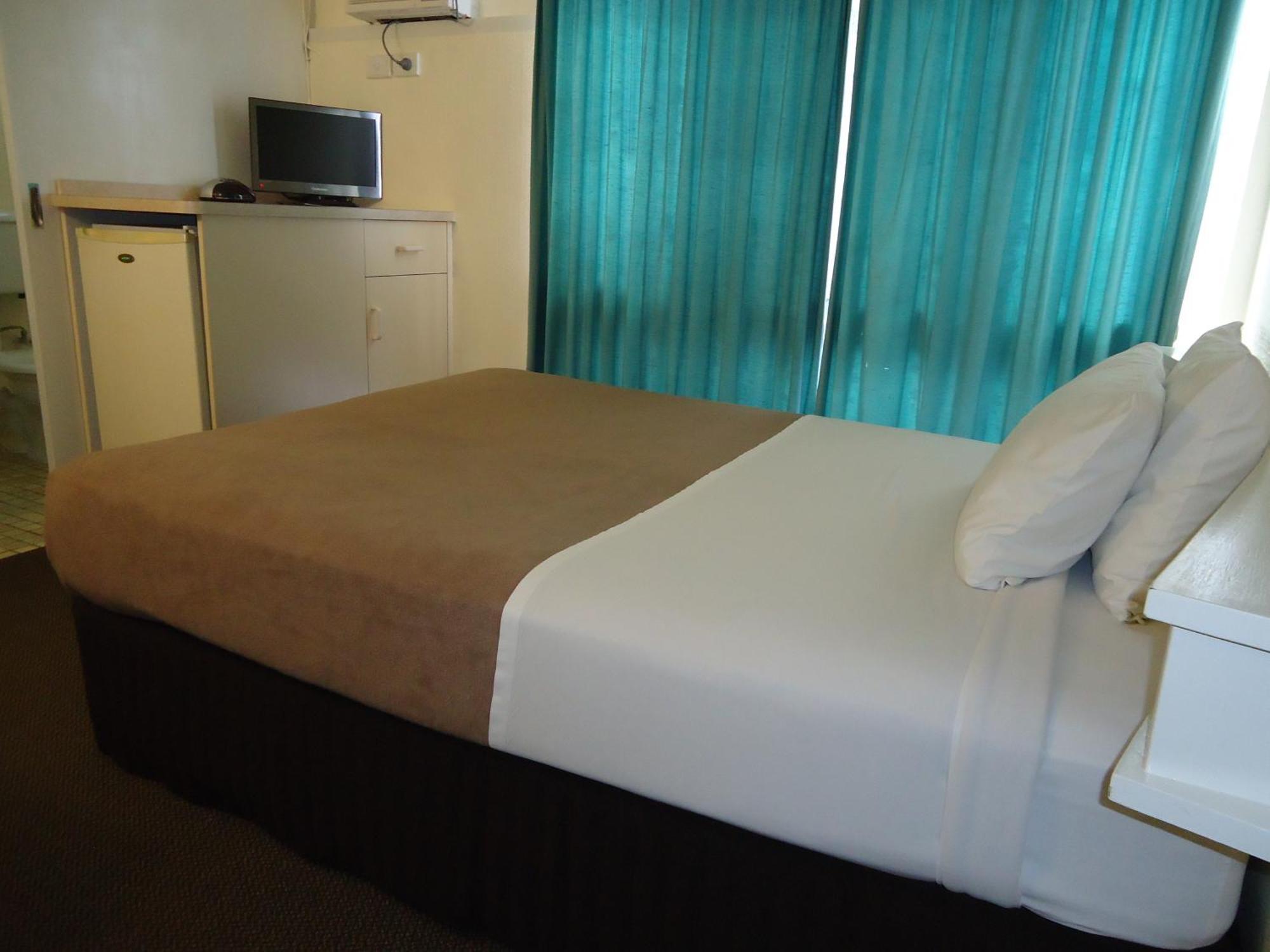 Moondarra Motel Innisfail Bagian luar foto