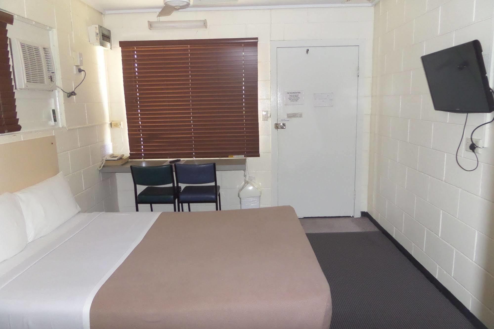 Moondarra Motel Innisfail Bagian luar foto