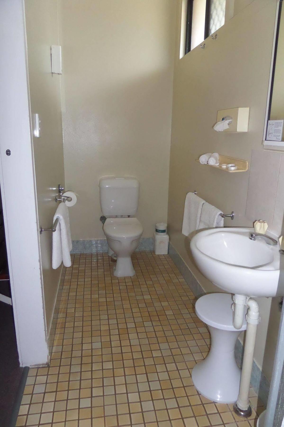 Moondarra Motel Innisfail Bagian luar foto