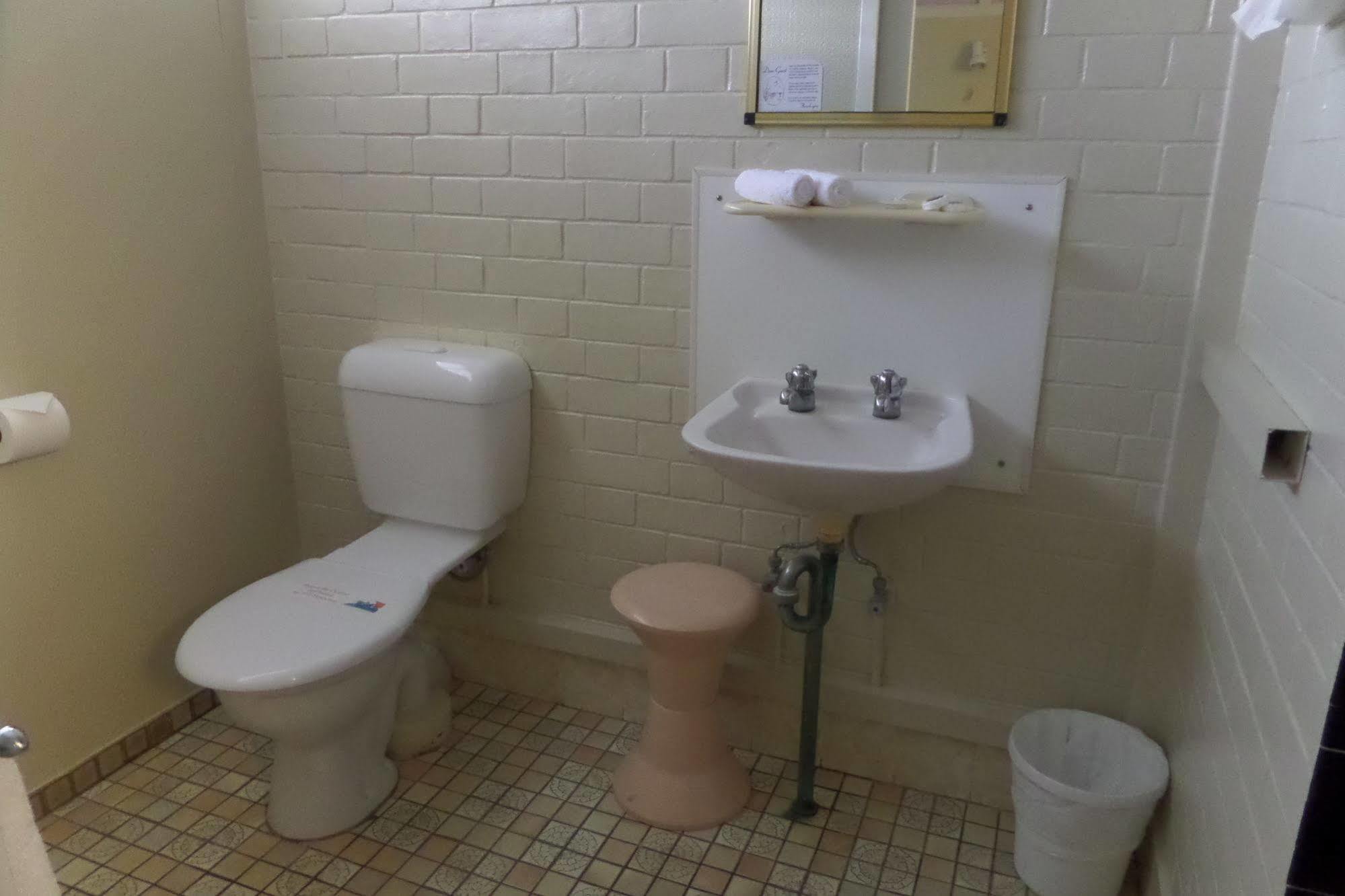 Moondarra Motel Innisfail Bagian luar foto